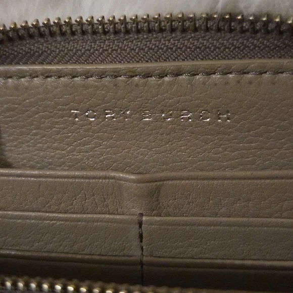 Tory Burch Beige Leather Zip Wallet - Picture 4 of 7